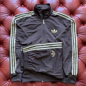 🔥FULL ADIDAS TRACKSUIT, BROWN+GOLD🔥